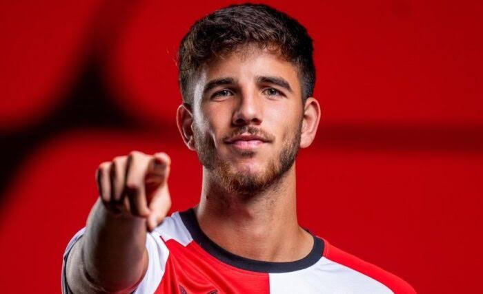 In een verrassende en voor velen volkomen onverwachte ontwikkeling heeft transferexpert Fabrizio Romano maandag bevestigd dat Facu González